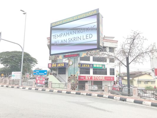 Quảng cáo ngoài trời LED Bảng quảng cáo đường phố P10 màn hình LED đầy màu với cột