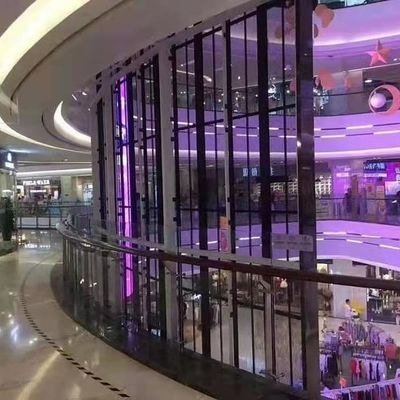 Trung tâm mua sắm trong nhà Thang máy Quần áo trang sức Quảng cáo P3.91 Màn hình LED trong suốt