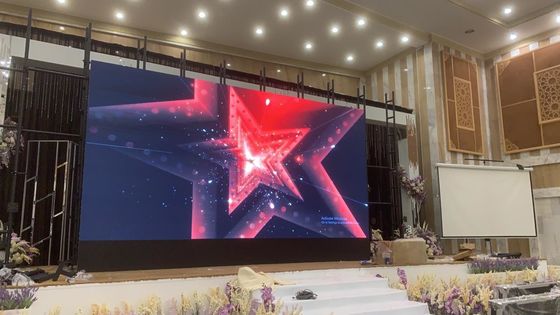 Độ phân giải cao trong nhà màn hình hiển thị LED đầy màu sắc P4 SMD mô-đun với cạnh tranh cho và người mua từ Chin