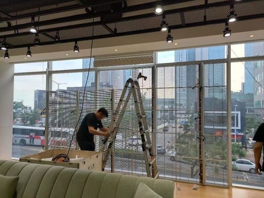 Màn hình LED trong suốt Full Color P3.91-7.82 Pixel cao cho Tường kính rèm