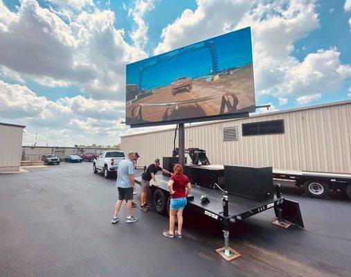 Ngoài trời đầy màu sắc Độ sáng cao Màn hình LED lớn P5 640 * 640mm Bảng quảng cáo LED cố định