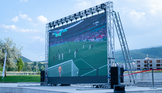 Tỷ lệ làm mới cao P3.91 500 * 1000mm Không thấm nước ngoài màn hình LED Video Wall Truss cho sự kiện