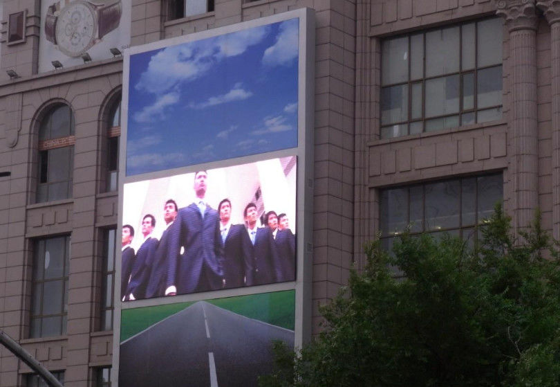 Màn hình LED ngoài trời lớn P1.25 Full Color IP65, Tủ hiển thị LED chống nước kích thước 960mm x 960mm