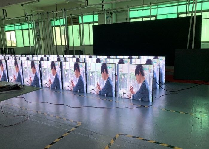 Tủ đèn LED trong nhà trọng lượng nhẹ liền mạch RGB P4 với nguồn cung cấp năng lượng G