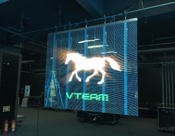 Slim P1.25 Transparent Glass Led Display, Led Mesh Screen mật độ pixel 25600pixels / sqm