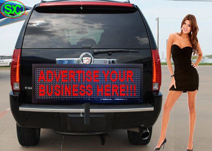 Màn hình hiển thị đèn LED trên ô tô màu đỏ đơn với nguồn điện Meanwell, mặt sau ô tô có độ mờ cao