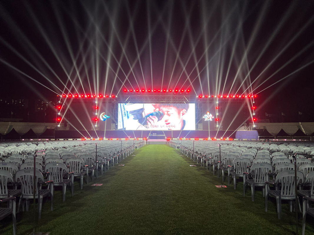 Dễ dàng kết nối và tháo cài đặt màn hình LED màu đầy đủ ngoài trời cho quảng cáo Multi-Media Stadium Stage Rental Show và hơn thế nữa