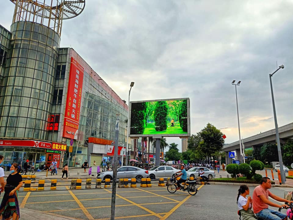 Bảng quảng cáo Sân vận động bóng đá P6 SMD Video HD Tường đủ màu Màn hình hiển thị Led khổng lồ không thấm nước cố định ngoài trời