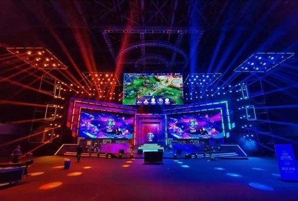 Màn hình LED đủ màu trong nhà với kích thước đèn RGB 3 trong 1 SMD2121 và xử lý tín hiệu 10 hoặc 14 bit cho đầu ra video mượt mà và sống động