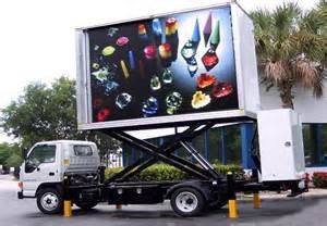 Giá tốt Noiseless Slim Outdoor Full Color Led Display Hd / Lifting Square Led Van Screens Wall trực tuyến