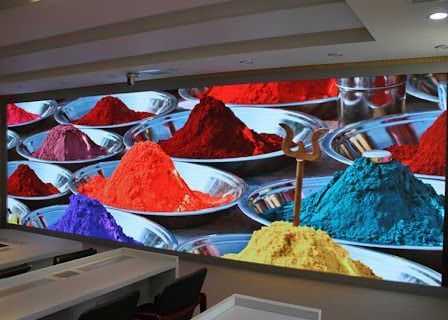 Giá tốt Màn hình LED nội thất 2 mm Tường video độ phân giải cao cho quảng cáo trung tâm mua sắm trực tuyến
