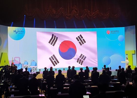 Giá tốt Màn hình màn hình LED ngoài trời đầy màu sắc P2 P2,5, màn hình màn hình LED Novastar Smd 2121 trực tuyến