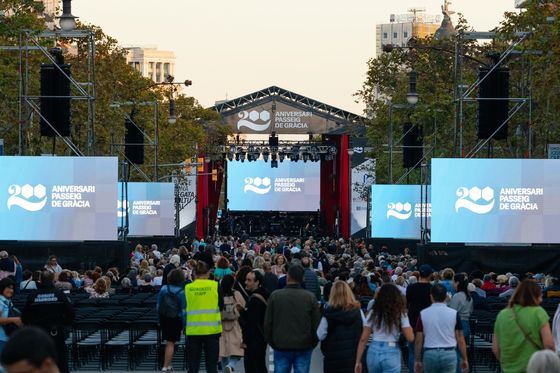 P6 Bên ngoài sử dụng cố định Thư mục chống nước tiêu chuẩn Lớn LED biển báo 3 năm bảo hành