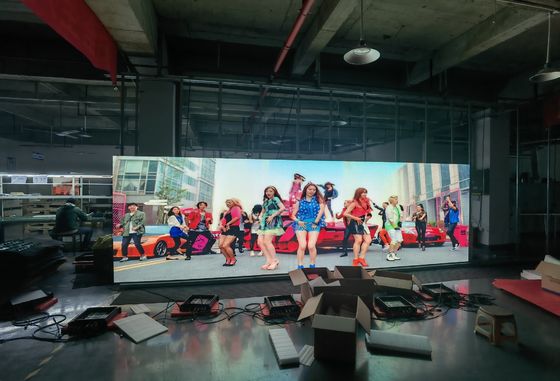 Giá tốt P3 Indoor Rental Box LED Full Color SMD Screen 160,000 Dots/Sq.Ft. Độ sáng thích hợp cho các buổi hòa nhạc / sân khấu trực tuyến