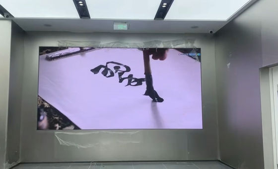 Nationstar SMD 1515 Package Indoor Full Color LED Display với mật độ 160000 Dot / m2 và độ sáng 1000 cho phòng trưng bày