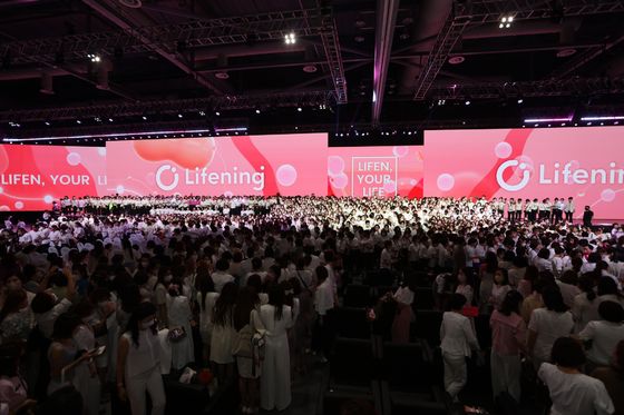 Màn hình LED màu đầy đủ ngoài trời chống nước IP65 với mật độ chấm cao là 250000dots/sqm và tuổi thọ dài là 100000 giờ