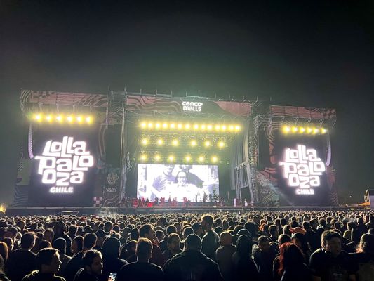 Màn hình LED sân khấu tốc độ làm mới cao Tủ siêu mỏng với khả năng điều chỉnh nhiệt độ màu 8000K±500