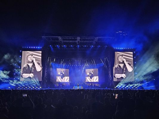 250 * 250mm Kích thước mô-đun và SMD2121 Encapsulation Chìa khóa cho quảng cáo ngoài trời thành công với định nghĩa LED Billboard