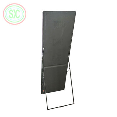 Giá tốt Màn hình LED Poster cấu hình màu 1R1G1B với kích thước 680x2000mm và khoảng cách điểm ảnh P2.5mm trực tuyến
