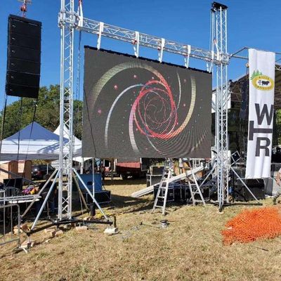 Màn hình LED cho thuê tiêu thụ trung bình 438Watt/m2, kích thước tấm 500*500mm và kích thước tủ