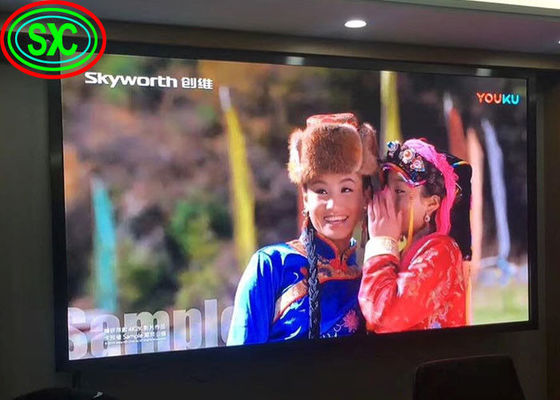 1200cd / m2 Độ sáng P4 LED Video Wall Display SMD2121 Tỷ lệ làm mới cao 3840hz màn hình LED đầy màu trong nhà