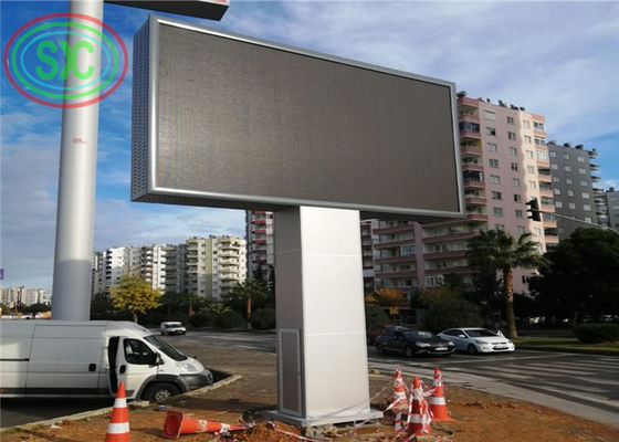Giá tốt Khung đẹp 1R1G1B Pitch 6mm Full Color Led Billboard với cột bên cạnh đường trực tuyến